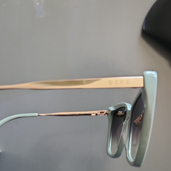 Brand NEW Black and BLUE/GRAY DIFF Sunglasses main image 0